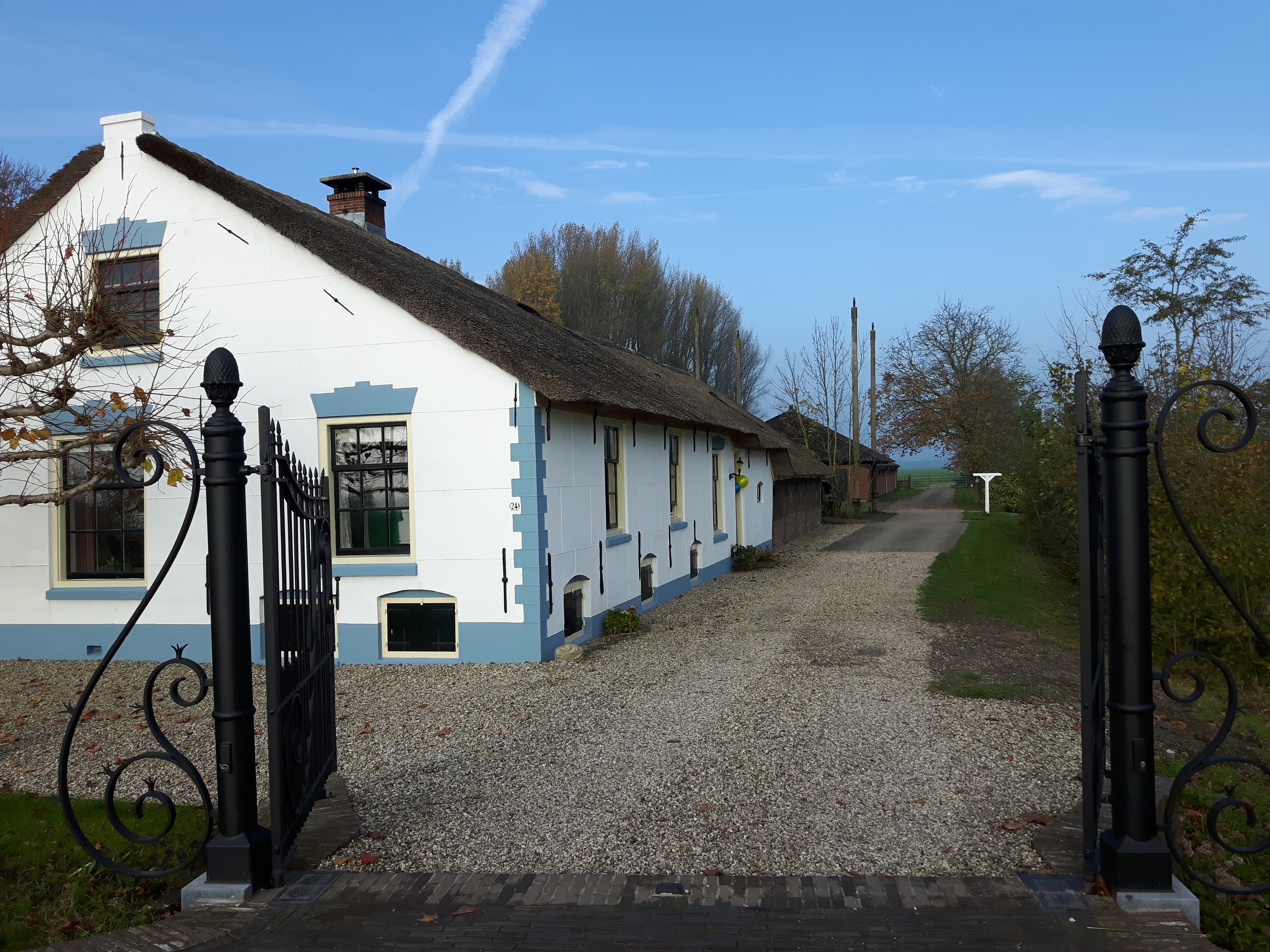 Witte stuclaag van een boerderij in Nigtevecht