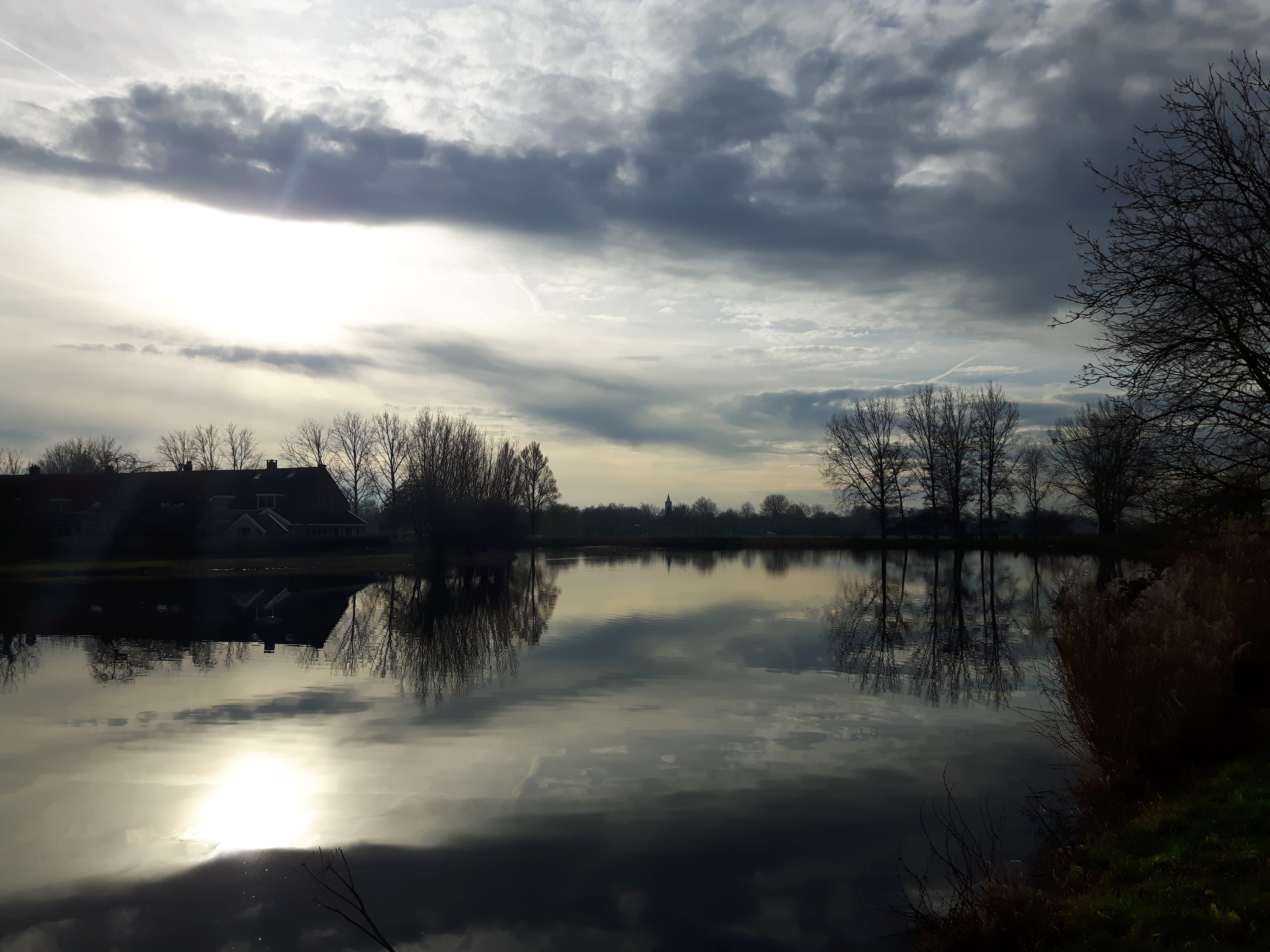 Wit licht boven de Vecht